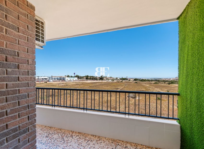 Wiederverkauf - apartment -
Torrevieja - Punta Prima