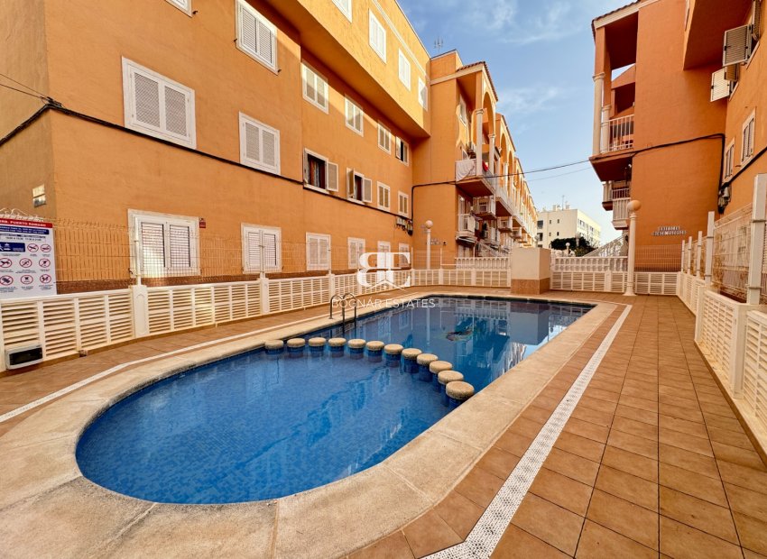 Wiederverkauf - apartment -
Torrevieja - Torre la mata