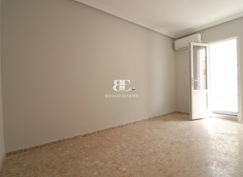 Wiederverkauf - apartment -
Torrevieja - Torre la mata