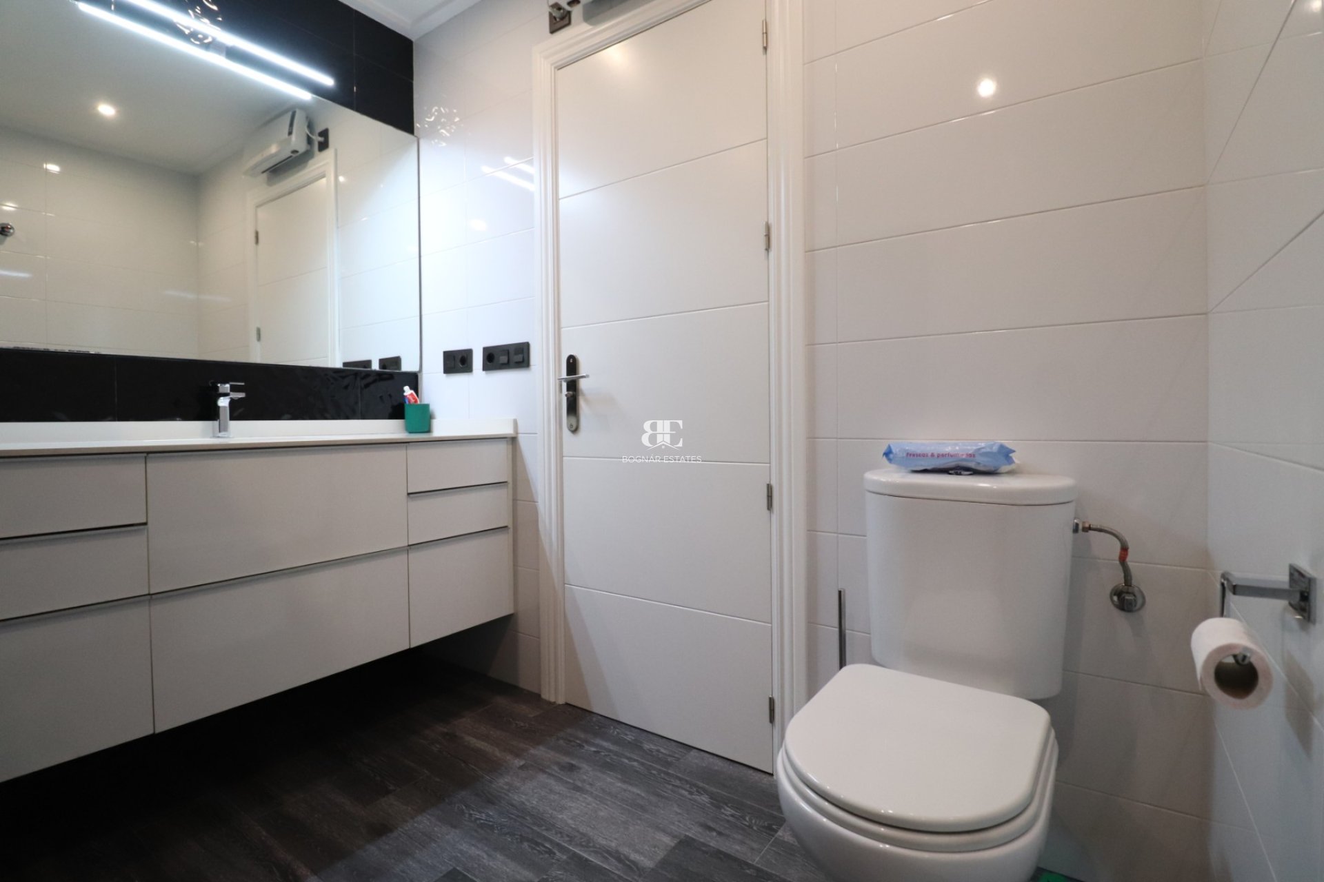 Wiederverkauf - Stadthaus -
Redován - Redovan - Town