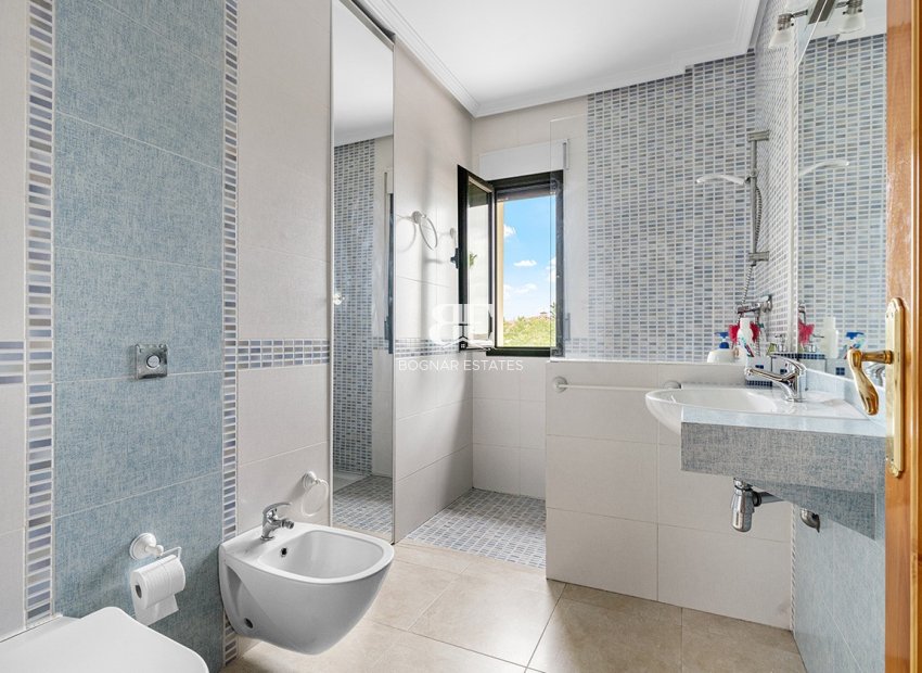 Wiederverkauf - Villa -
Alicante - Rebolledo