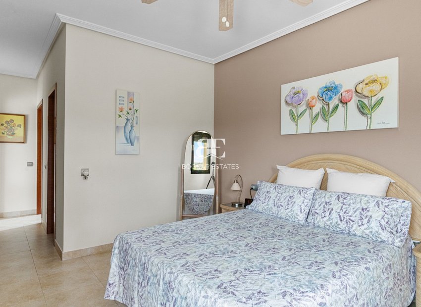 Wiederverkauf - Villa -
Alicante - Rebolledo