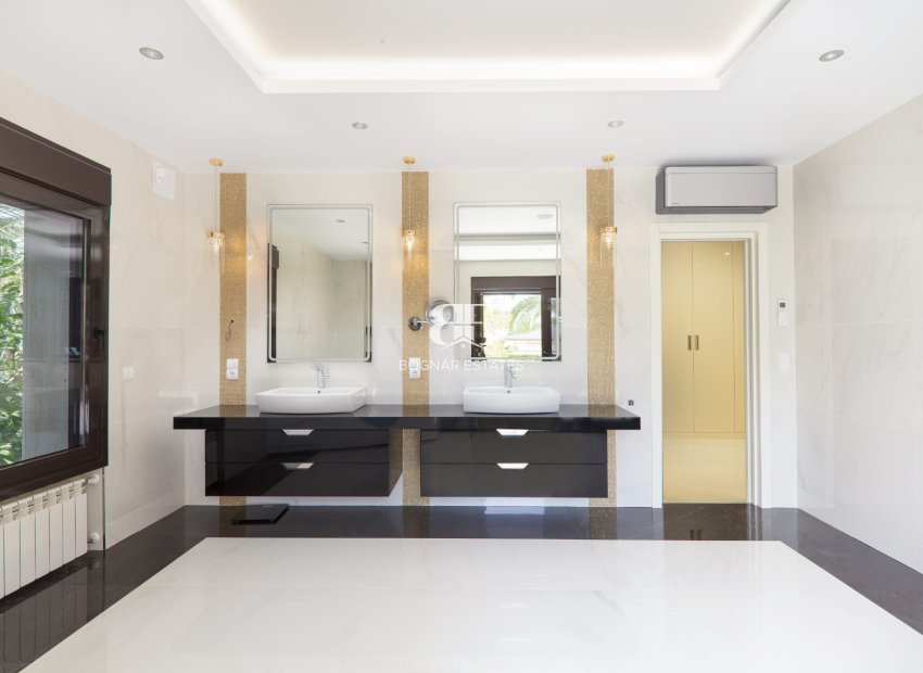 Wiederverkauf - Villa -
Alicante - Vistahermosa