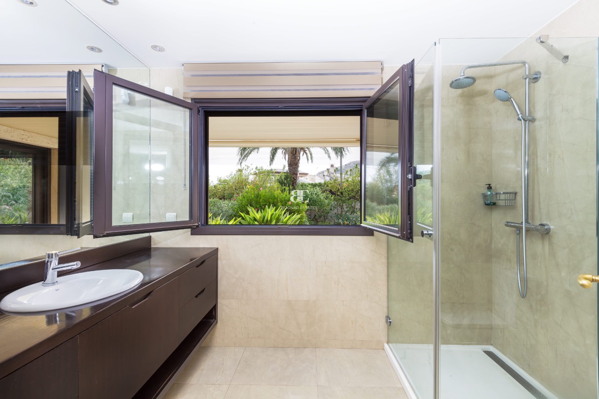 Wiederverkauf - Villa -
Alicante - Vistahermosa