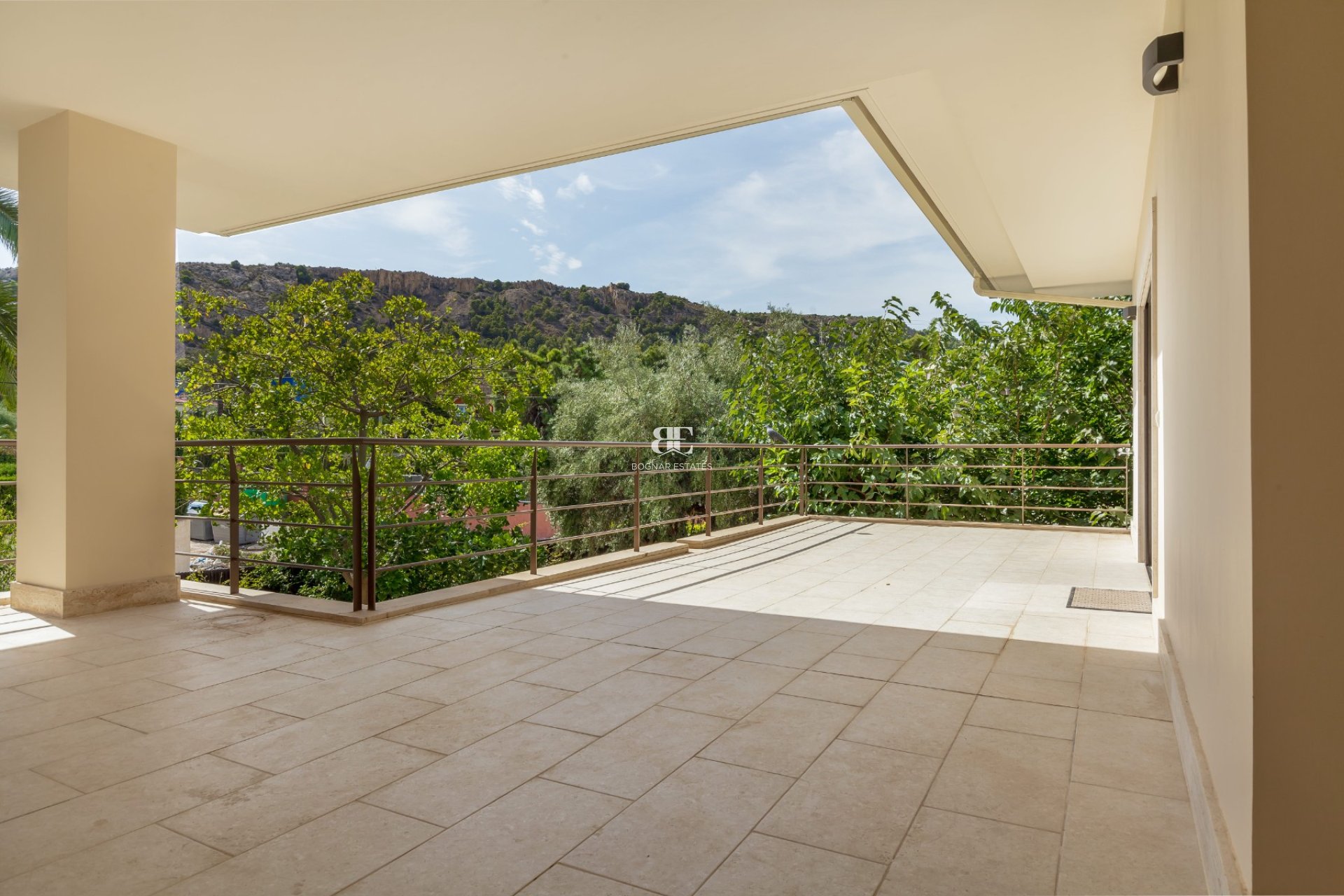 Wiederverkauf - Villa -
Alicante - Vistahermosa