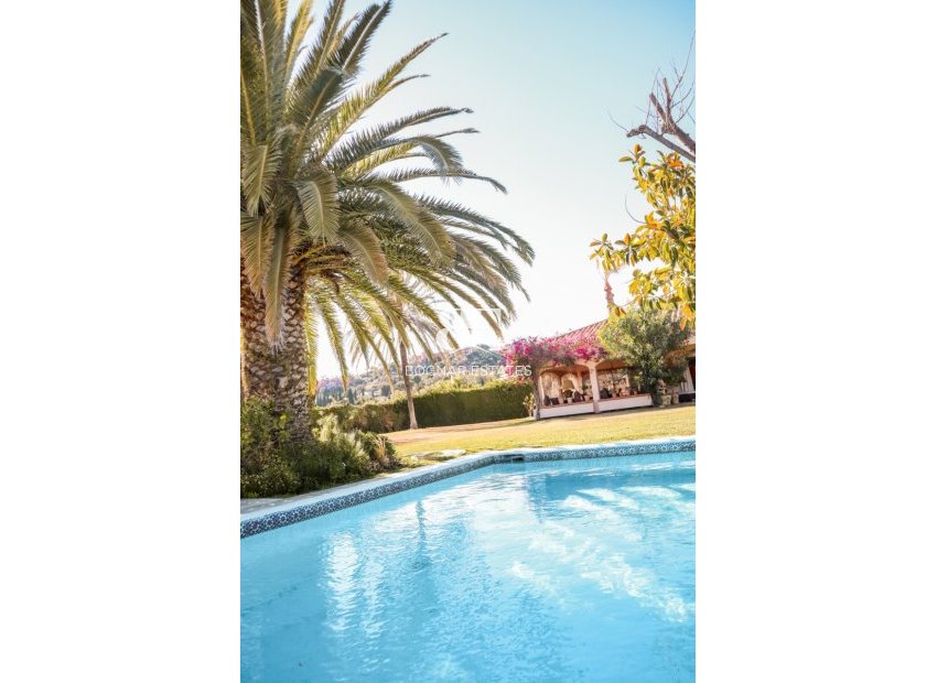 Wiederverkauf - Villa -
Benahavis