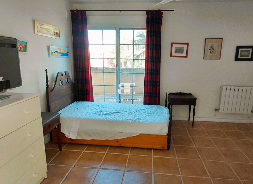 Wiederverkauf - Villa -
La Marina