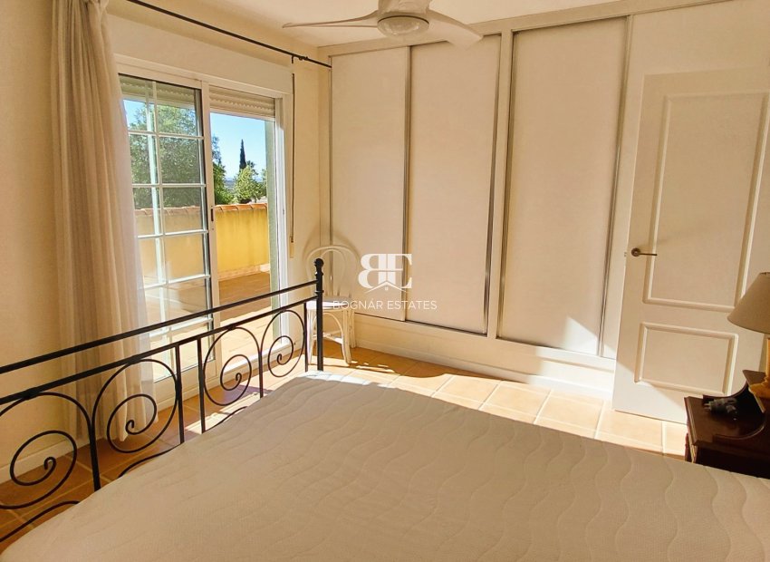 Wiederverkauf - Villa -
La Marina