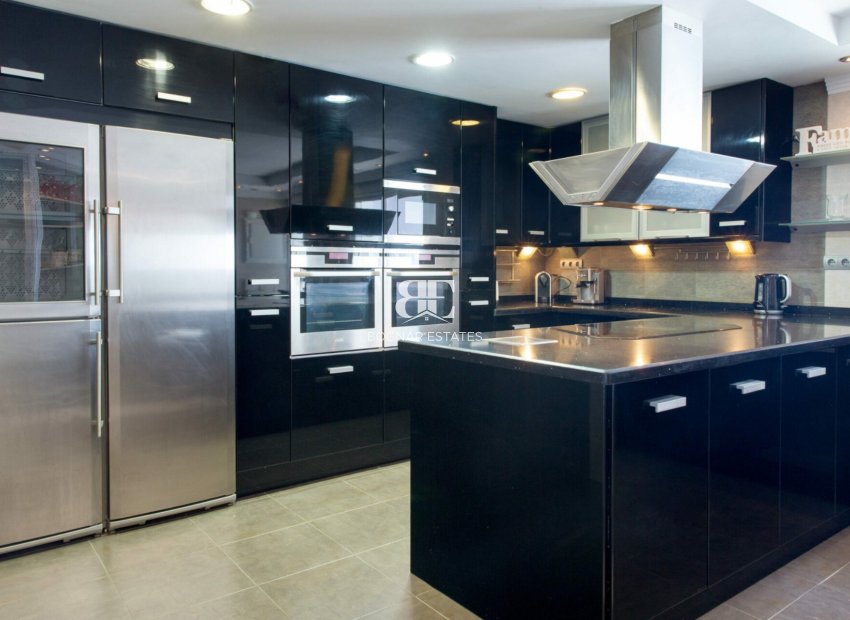 Wiederverkauf - Villa -
Marbella - Elviria