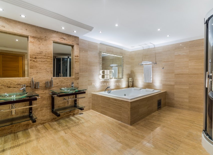 Wiederverkauf - Villa -
Marbella - Elviria
