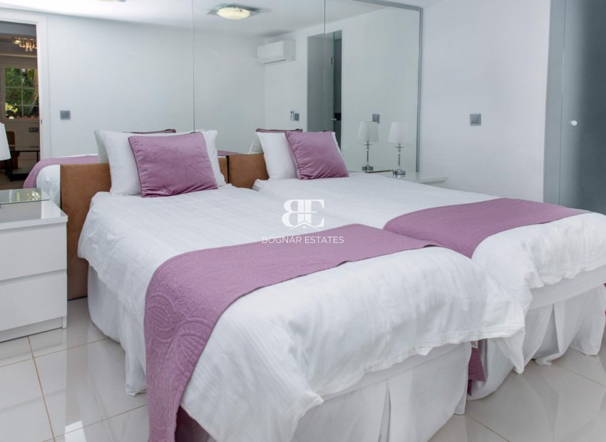 Wiederverkauf - Villa -
Marbella - Elviria