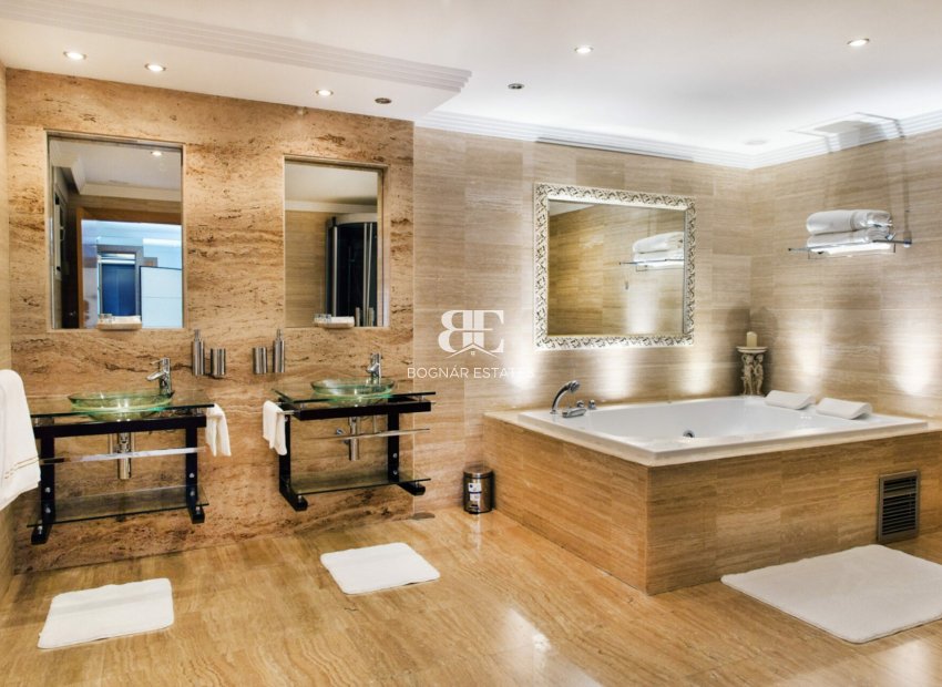 Wiederverkauf - Villa -
Marbella - Elviria