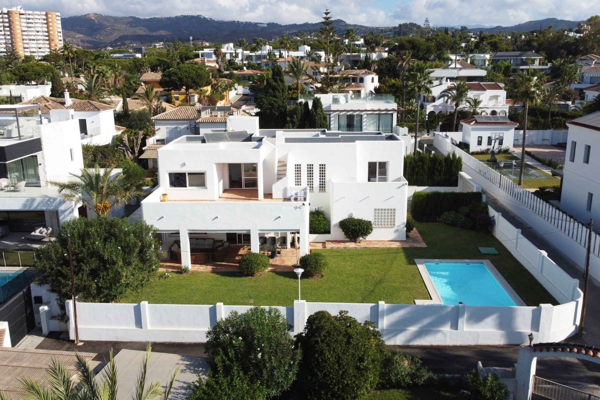 Wiederverkauf - Villa -
Marbella - Las Chapas