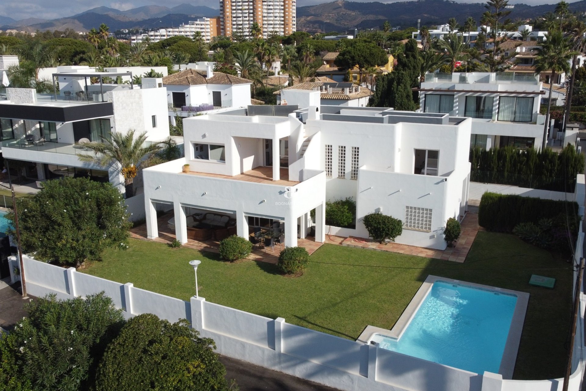 Wiederverkauf - Villa -
Marbella - Las Chapas