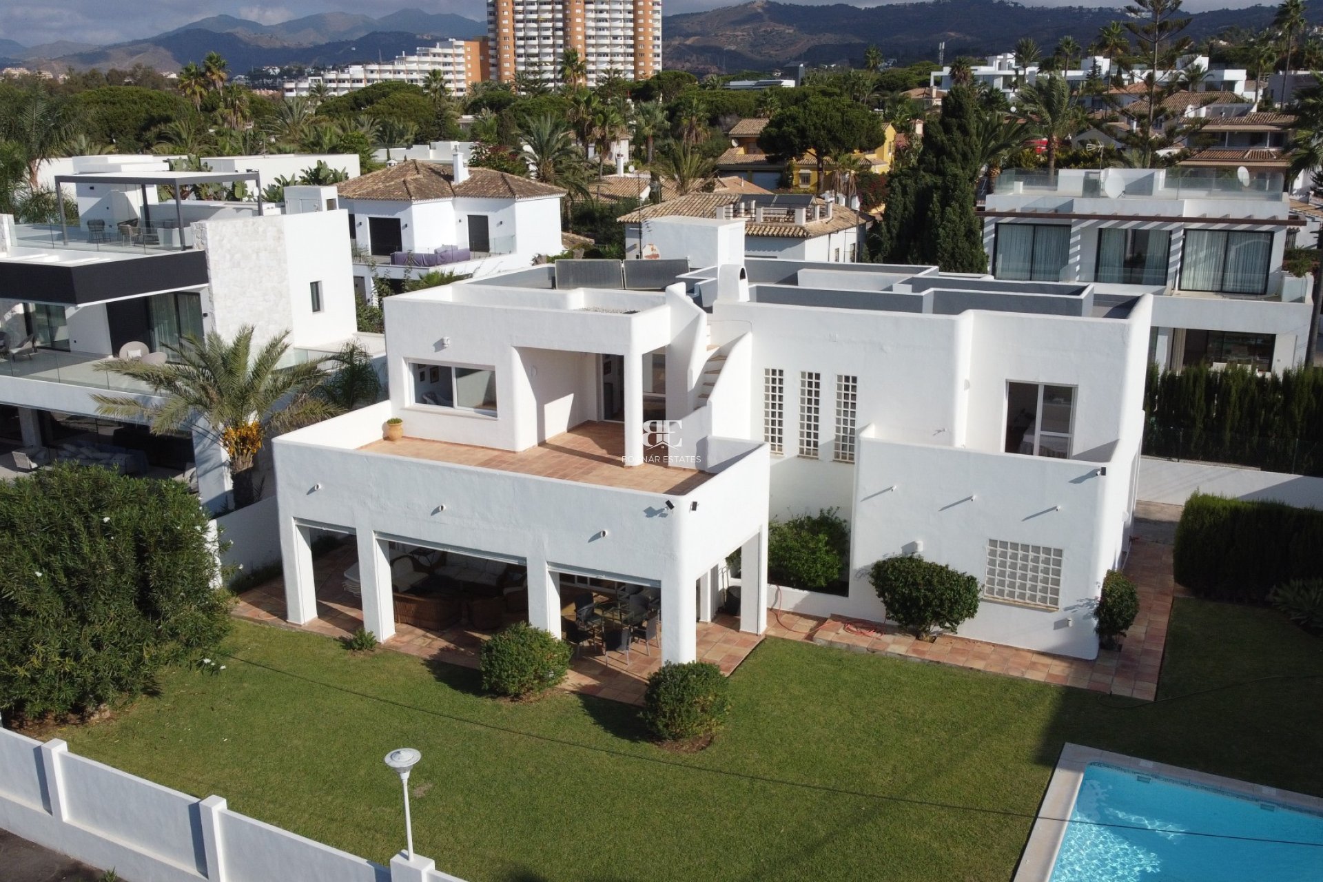 Wiederverkauf - Villa -
Marbella - Las Chapas