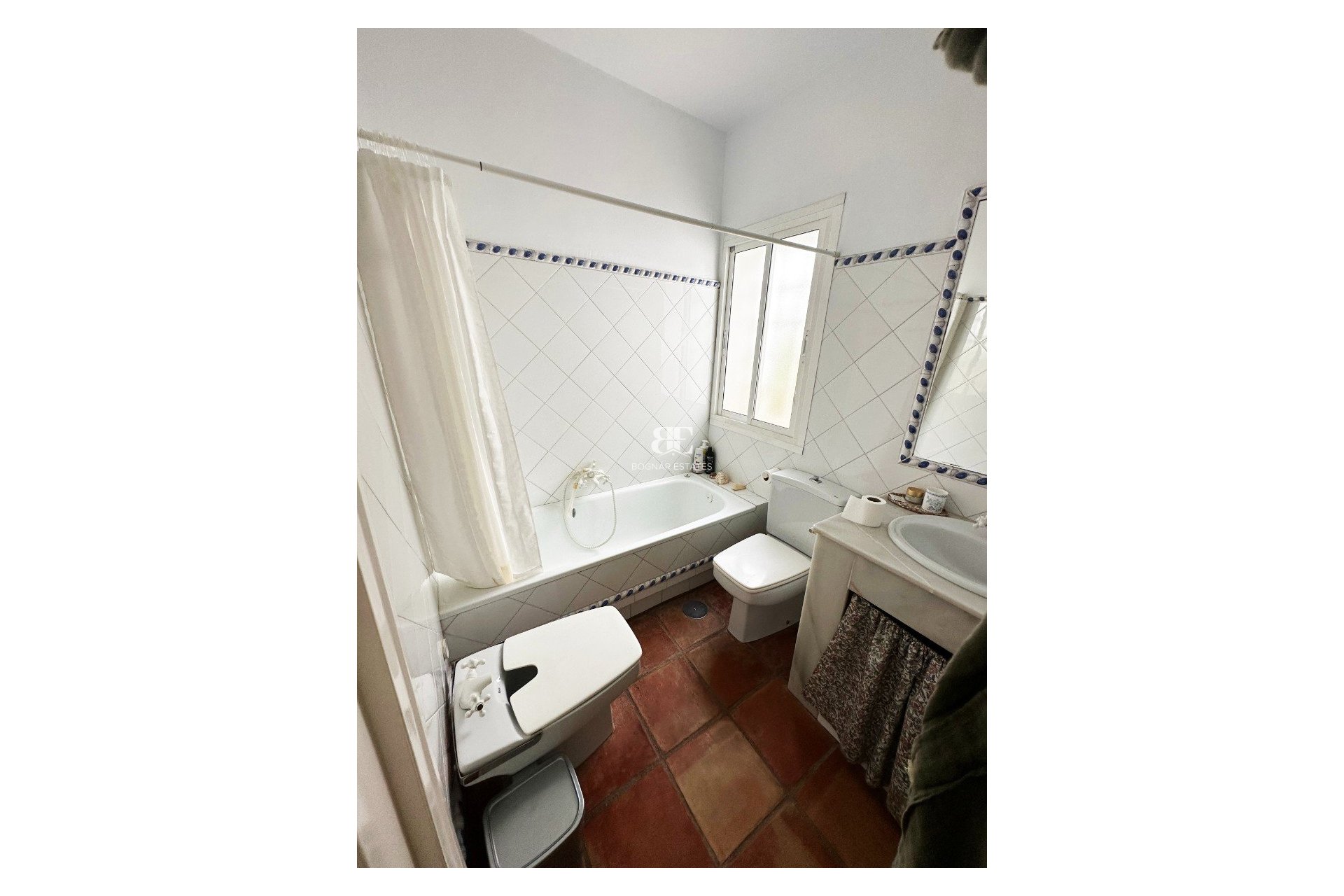 Wiederverkauf - Villa -
Marbella - Las Chapas