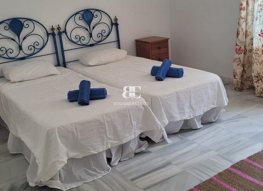 Wiederverkauf - Villa -
Marbella - Las Chapas