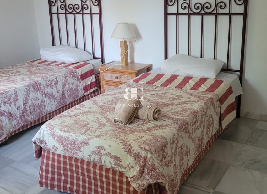 Wiederverkauf - Villa -
Marbella - Las Chapas