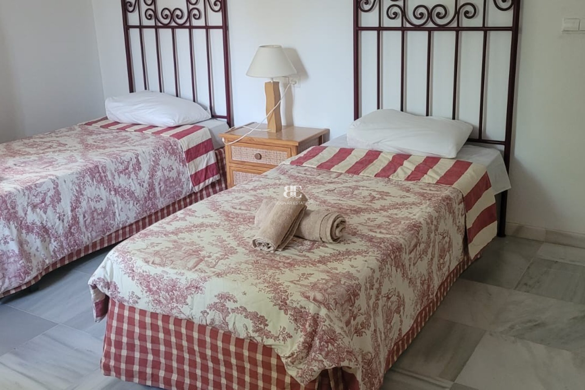 Wiederverkauf - Villa -
Marbella - Las Chapas