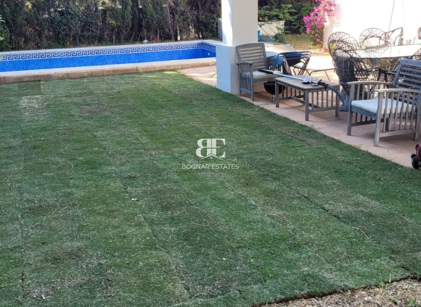 Wiederverkauf - Villa -
Marbella - Las Chapas