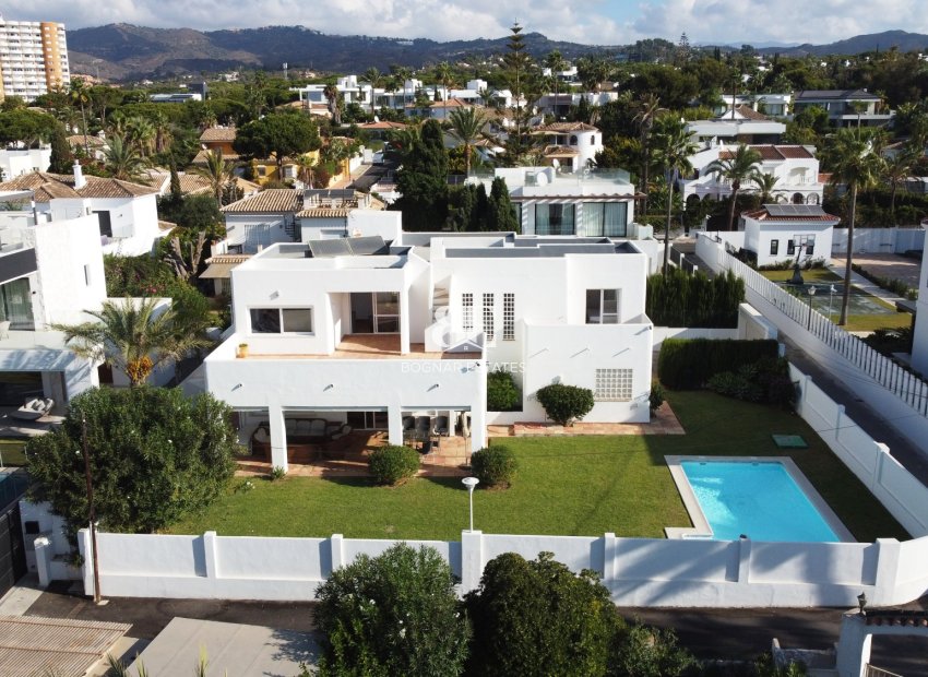 Wiederverkauf - Villa -
Marbella - Las Chapas