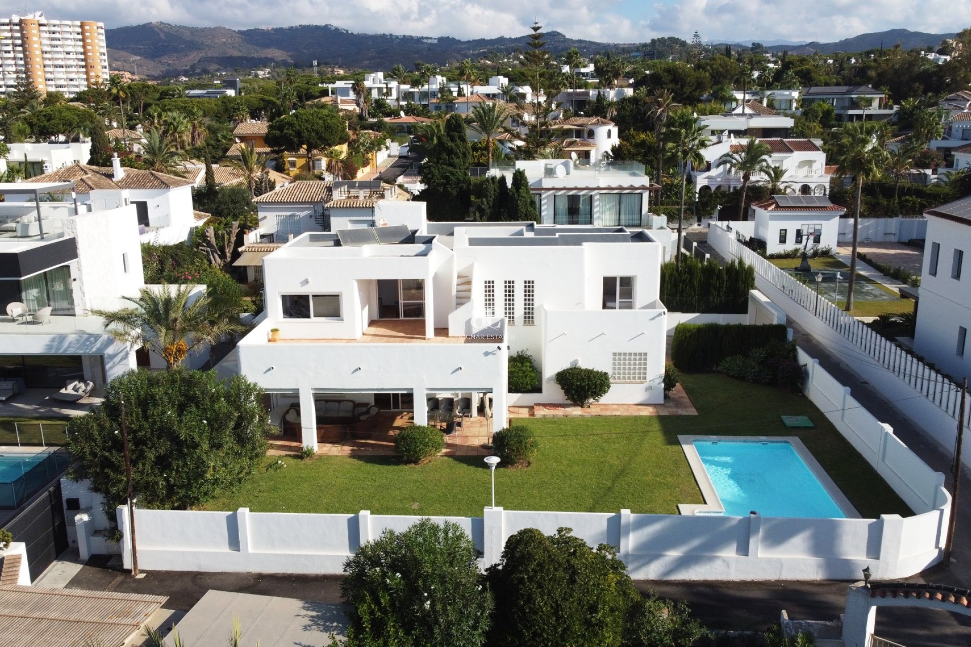 Wiederverkauf - Villa -
Marbella - Las Chapas
