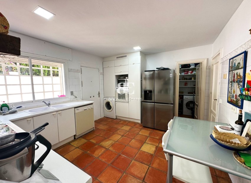 Wiederverkauf - Villa -
Marbella - Las Chapas