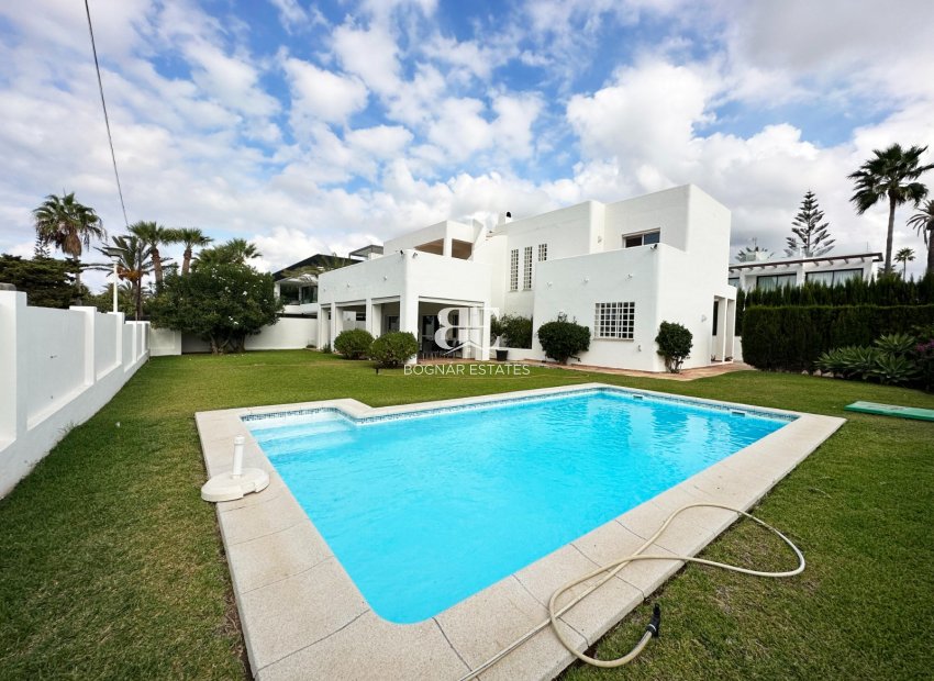 Wiederverkauf - Villa -
Marbella - Las Chapas