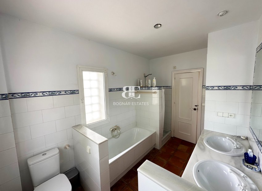 Wiederverkauf - Villa -
Marbella - Las Chapas