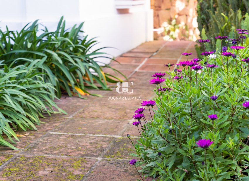 Wiederverkauf - Villa -
Marbella - Los Monteros