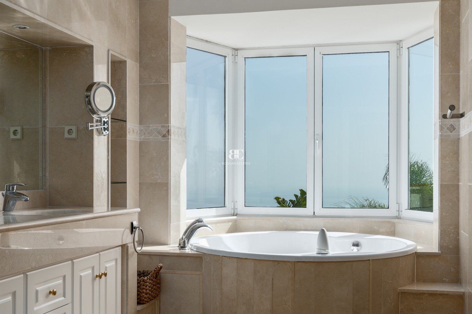 Wiederverkauf - Villa -
Marbella - Los Monteros