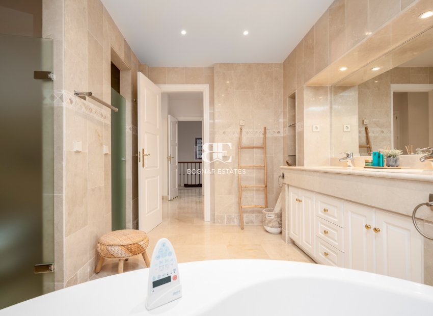 Wiederverkauf - Villa -
Marbella - Los Monteros