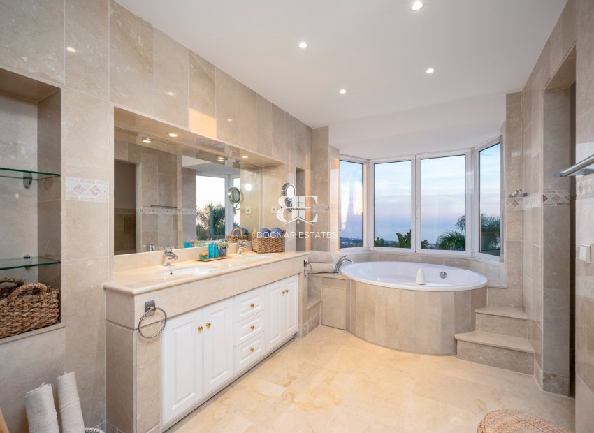 Wiederverkauf - Villa -
Marbella - Los Monteros