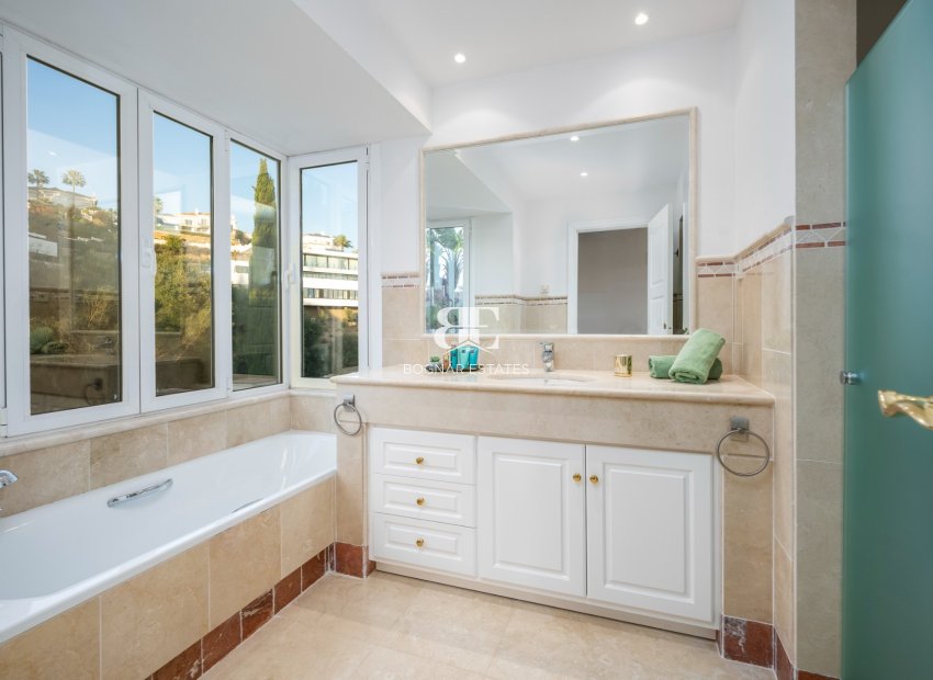 Wiederverkauf - Villa -
Marbella - Los Monteros