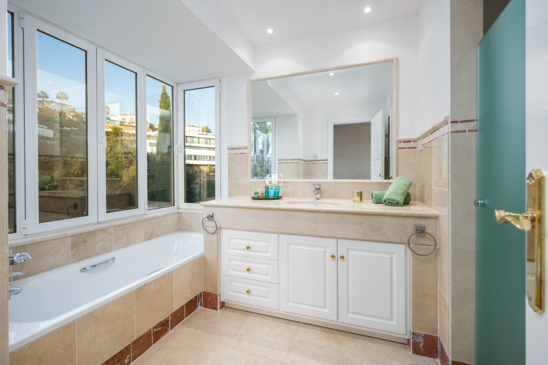 Wiederverkauf - Villa -
Marbella - Los Monteros