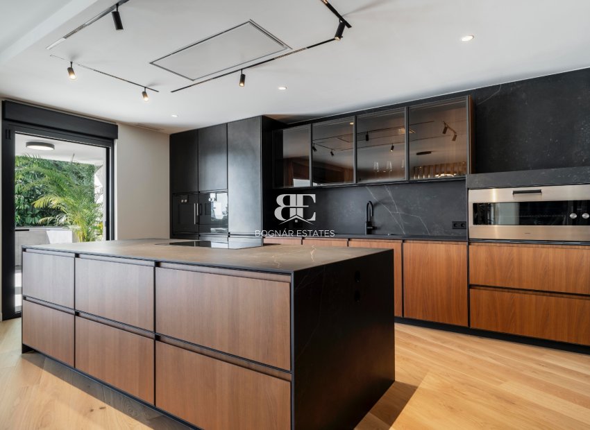 Wiederverkauf - Villa -
Marbella - Nagueles