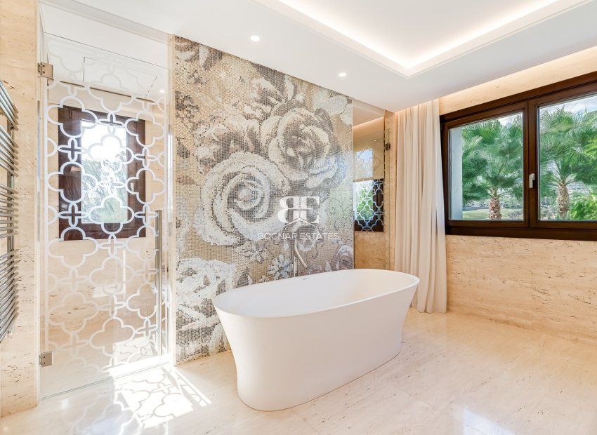 Wiederverkauf - Villa -
Marbella - Nueva Andalucía