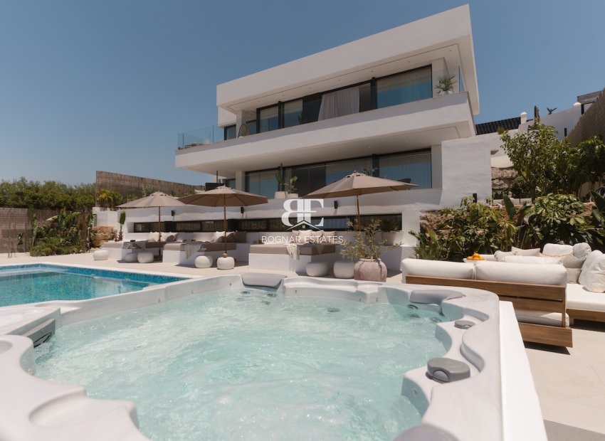 Wiederverkauf - Villa -
Marbella - Nueva Andalucía