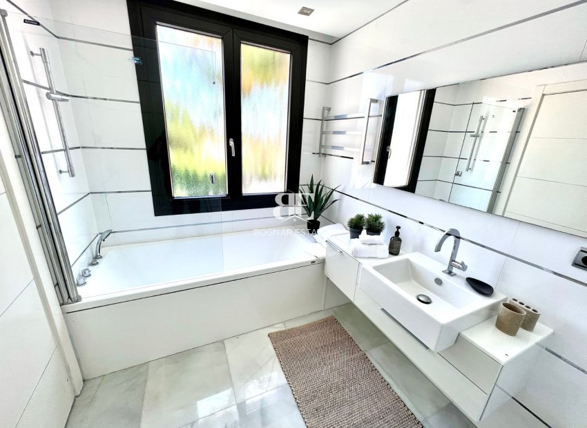 Wiederverkauf - Villa -
Marbella - Nueva Andalucía