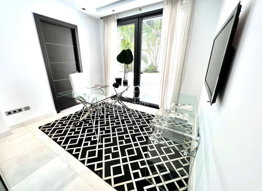 Wiederverkauf - Villa -
Marbella - Nueva Andalucía