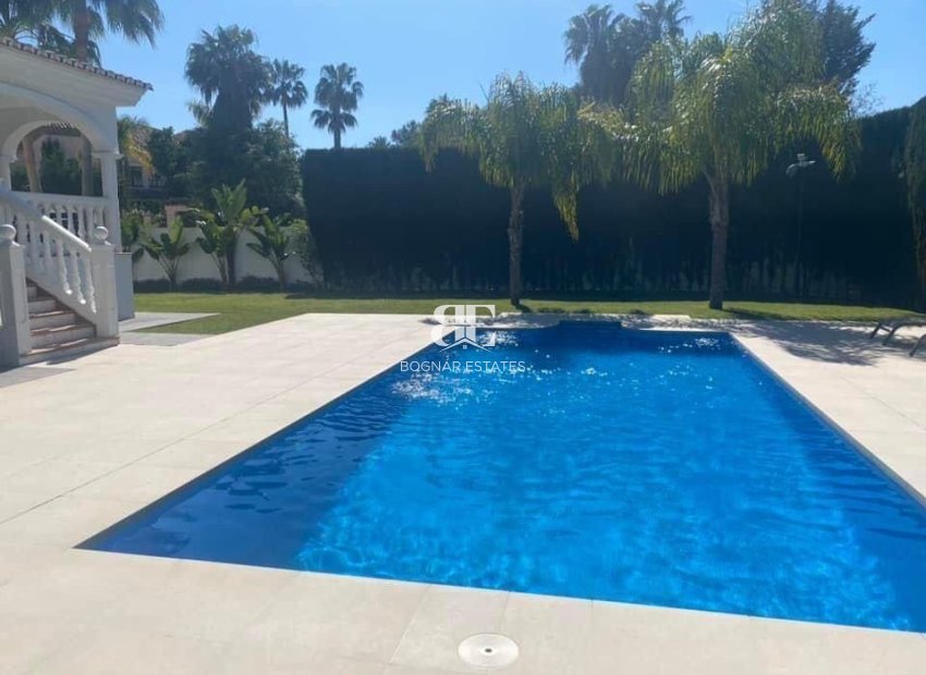 Wiederverkauf - Villa -
Marbella - Nueva Andalucía