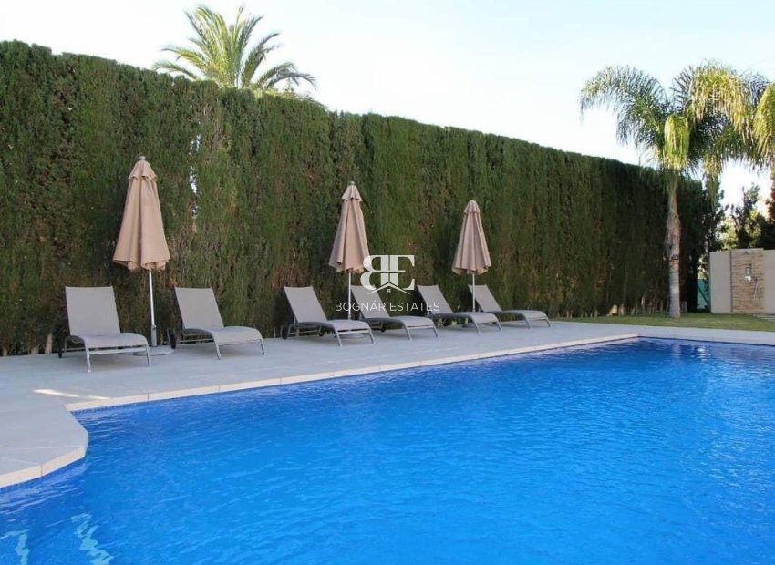 Wiederverkauf - Villa -
Marbella - Nueva Andalucía