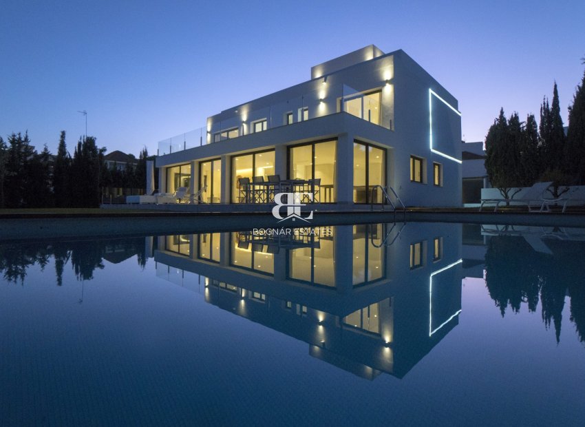 Wiederverkauf - Villa -
Marbella - Nueva Andalucía
