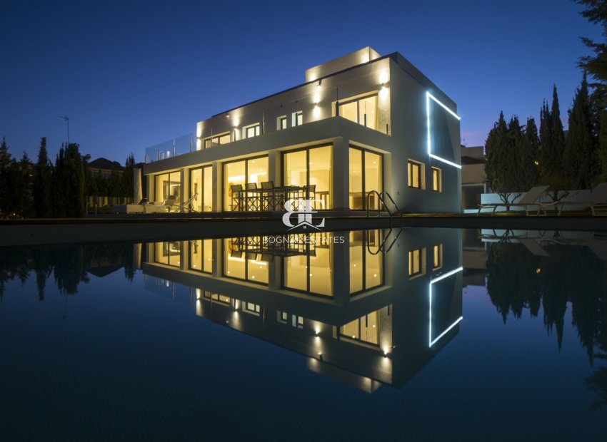 Wiederverkauf - Villa -
Marbella - Nueva Andalucía