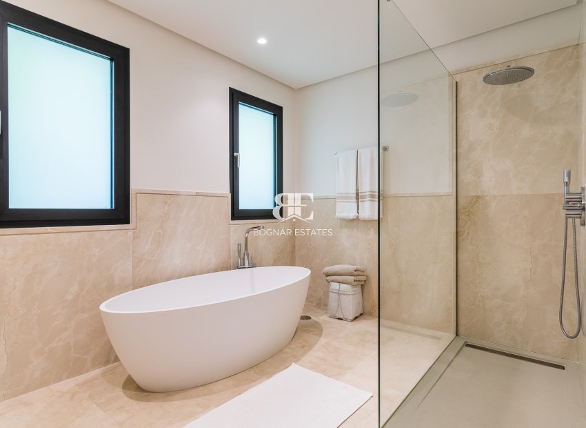 Wiederverkauf - Villa -
Marbella - Nueva Andalucía