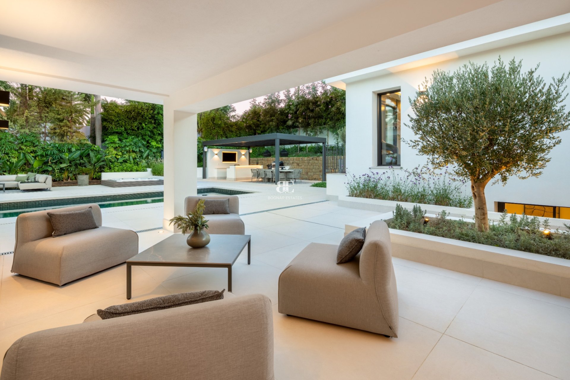 Wiederverkauf - Villa -
Marbella - Nueva Andalucía