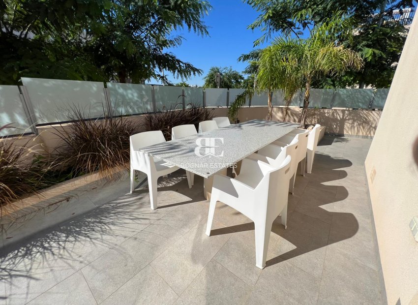 Wiederverkauf - Villa -
Mil Palmeras - Costa Blanca