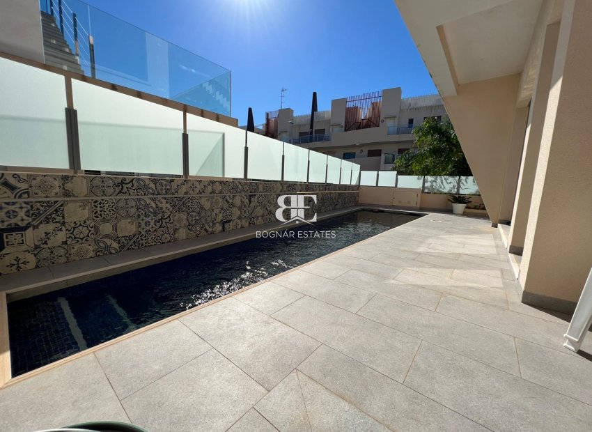 Wiederverkauf - Villa -
Mil Palmeras - Costa Blanca