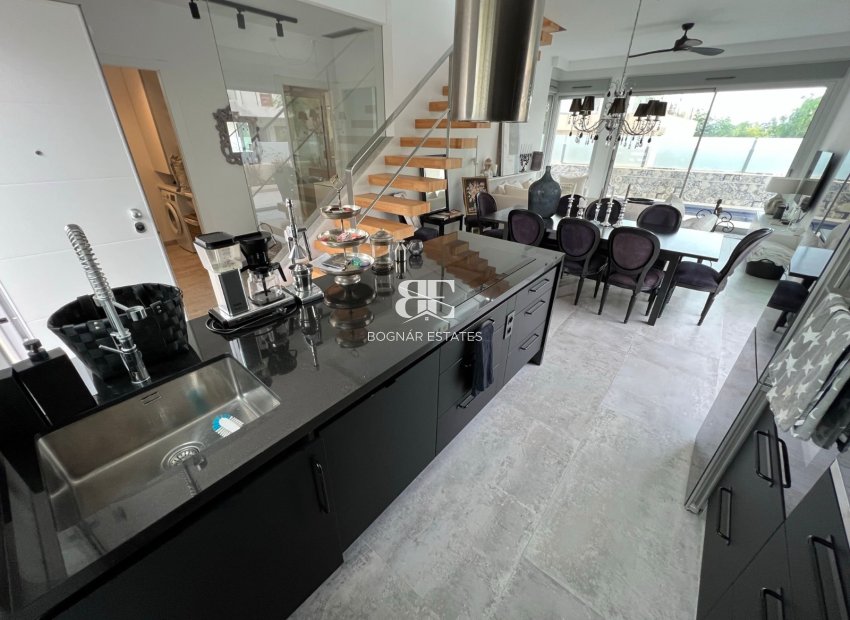 Wiederverkauf - Villa -
Mil Palmeras - Costa Blanca