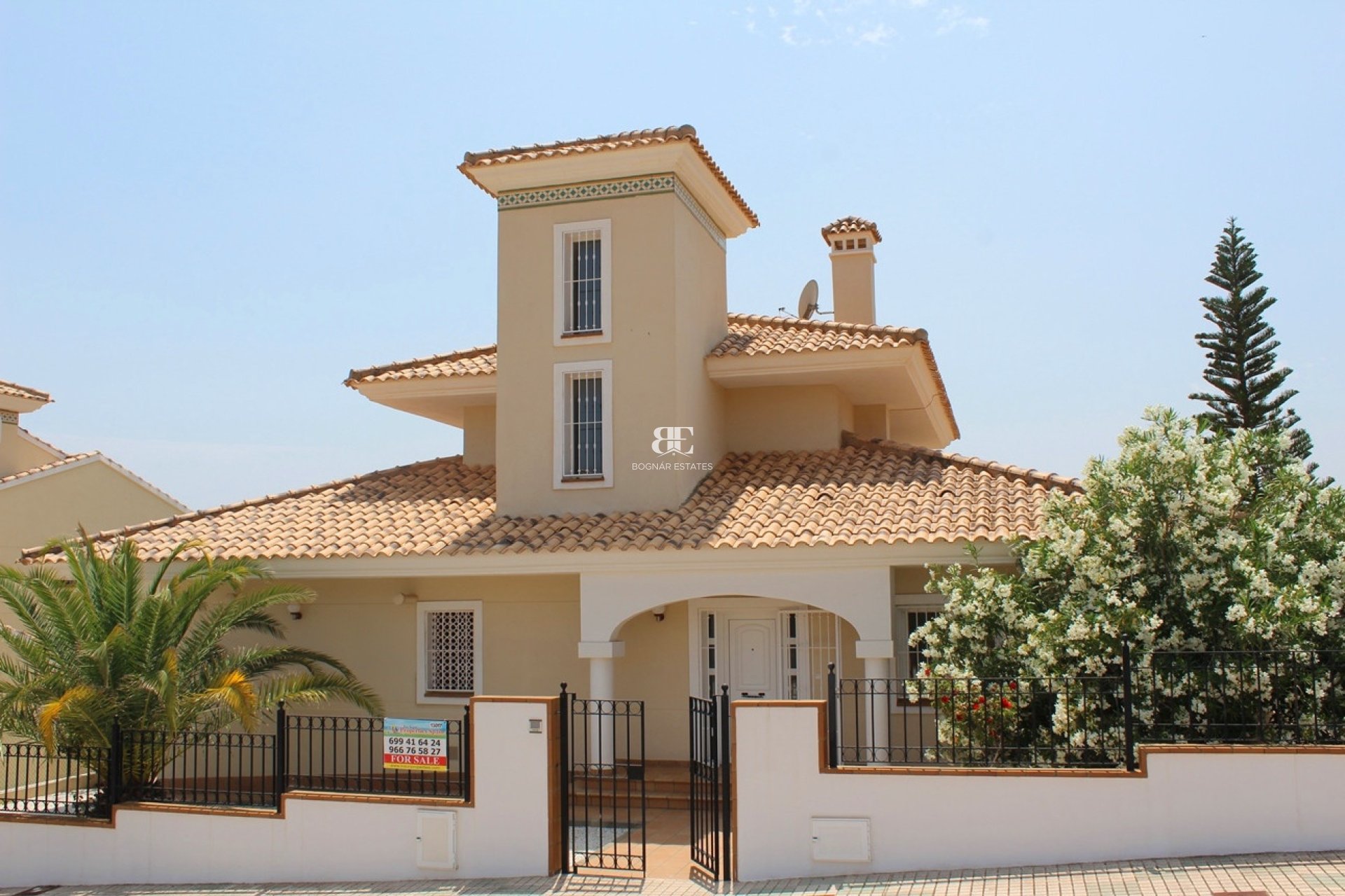 Wiederverkauf - Villa -
Orihuela Costa - Campoamor Golf